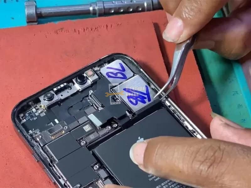 Quy Trình Thay Camera Trước iPhone 13 Pro Tại Điện Thoại Nhanh