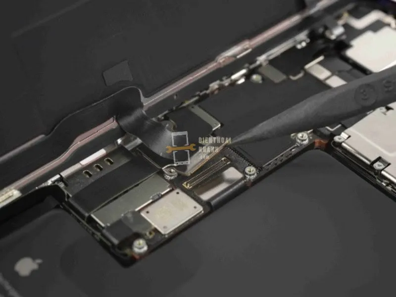 Cáp OLED và công nghệ ProMotion: Cho trải nghiệm cuộn lướt siêu mượt 120Hz