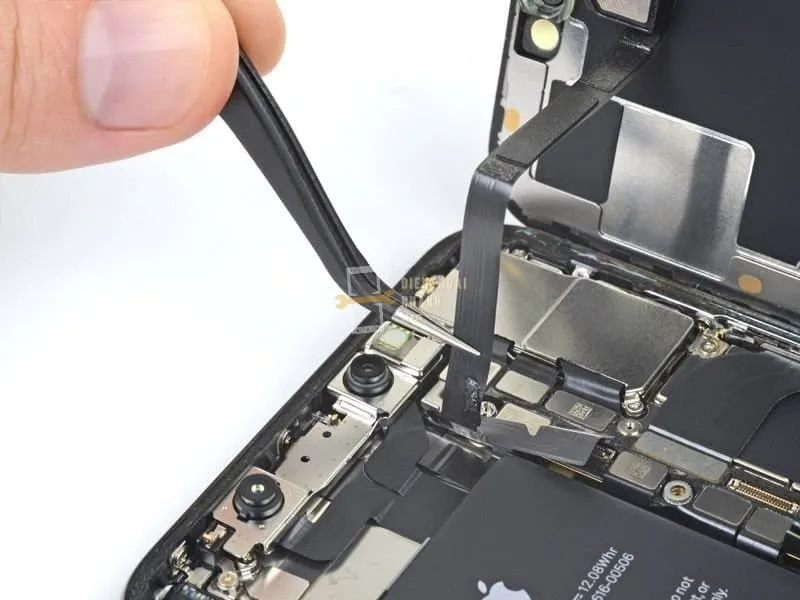 Tại Sao Nên Chọn Ép Cổ Cáp Màn Hình iPhone X Thay Vì Thay Màn Hình Mới?