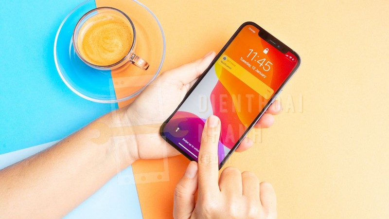 Điện thoại bị đơ màn hình có cần thay màn hình không?