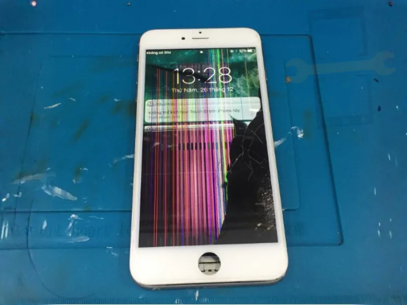 Khi nào cần thay màn hình iPhone SE?