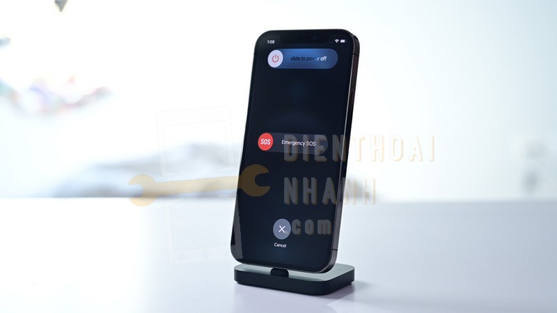 Điện thoại bị đơ màn hình có nguy hiểm không?