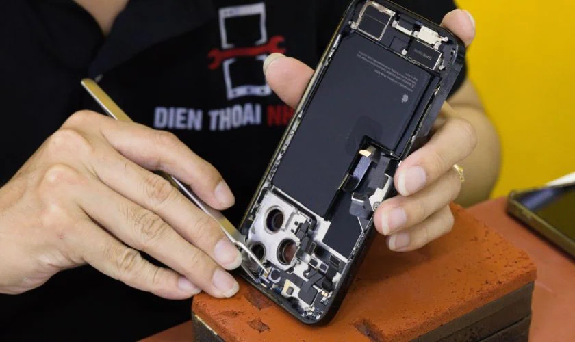 Liên Hệ Ngay Điện Thoại Nhanh - Địa Chỉ Thay Camera iPhone Uy Tín Tại TPHCM