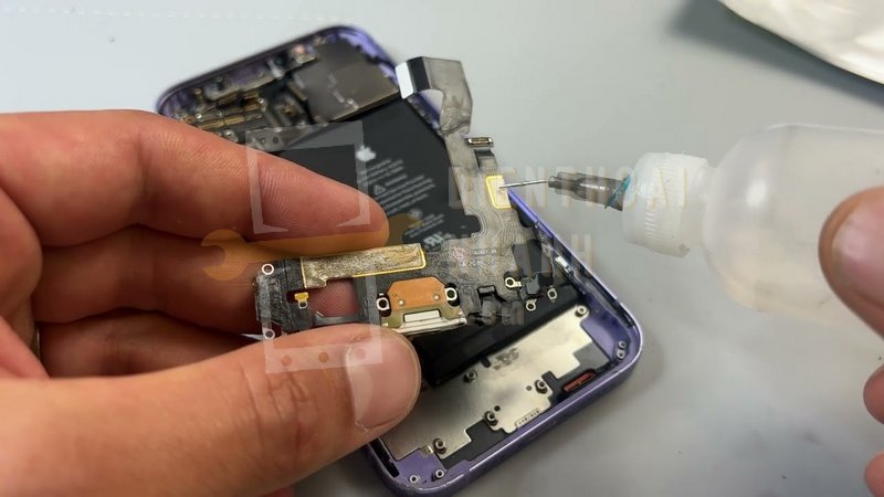 Thay Cáp Nguồn iPhone 12 Chính Hãng - Giá Tốt, Bảo Hành Dài 16 Có Nên Thay Cáp Nguồn iPhone 12 Không?