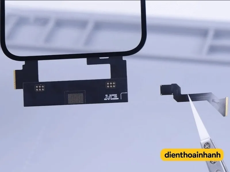 Những lý do nên chọn kính Feaglet khi thay iPhone 12 Pro