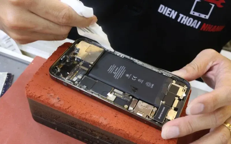 | Tháng mười một 2025 Câu Hỏi Thường Gặp Khi Thay Màn Hình iPhone 15 Plus