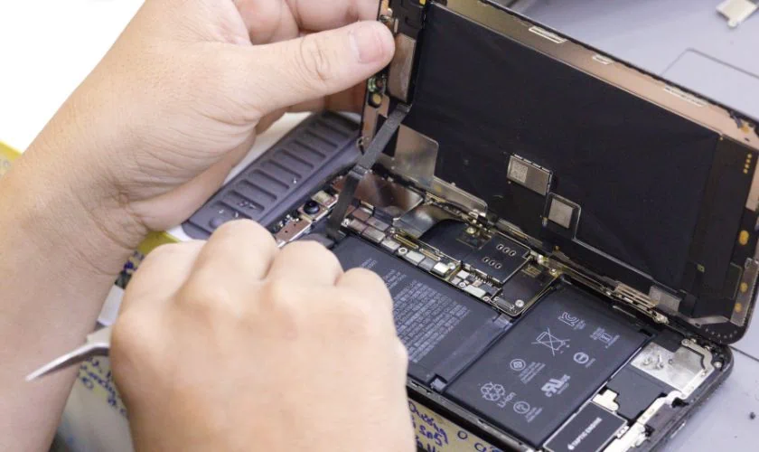 Những Ưu Điểm Nổi Bật Khi Thay Pin iPhone 14 Plus