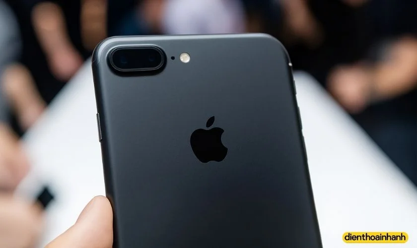 Vì Sao Nên Đến Điện Thoại Nhanh Để Thay Pin iPhone 8