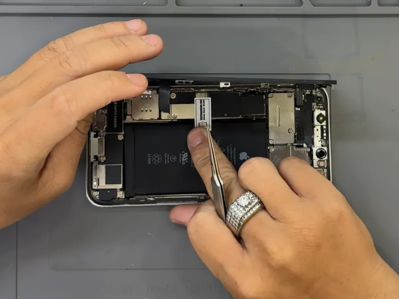 Ưu điểm khi thay màn hình iPhone 12 Pro tại Điện Thoại Nhanh