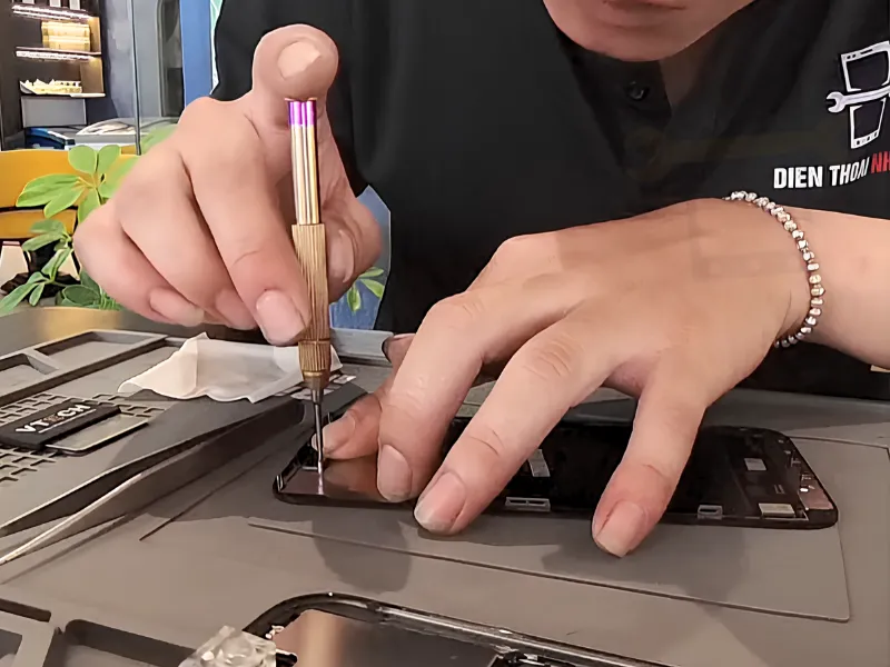 Ưu điểm khi thay màn hình iPhone 13 Pro tại Điện Thoại Nhanh