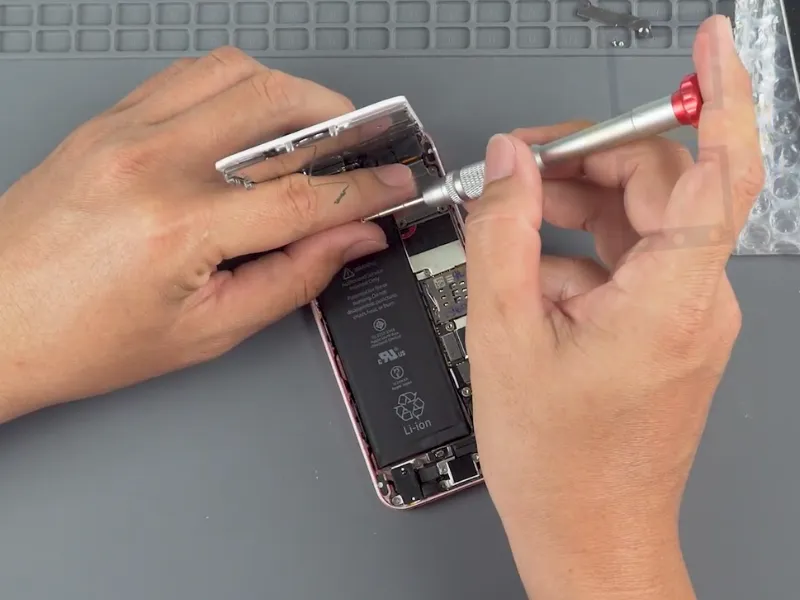 Ưu điểm khi thay màn hình iPhone SE tại Điện Thoại Nhanh