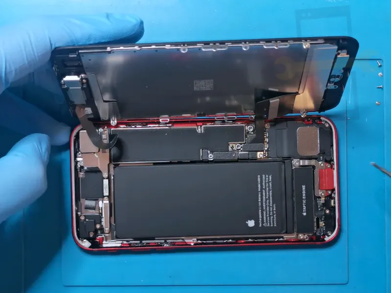 Ưu điểm khi thay màn hình iPhone SE 2022 tại Điện Thoại Nhanh