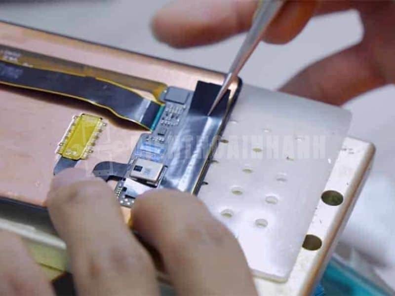 | Tháng 12 2025 Quy trình ép cổ cáp màn hình Samsung S23 tại Điện Thoại Nhanh
