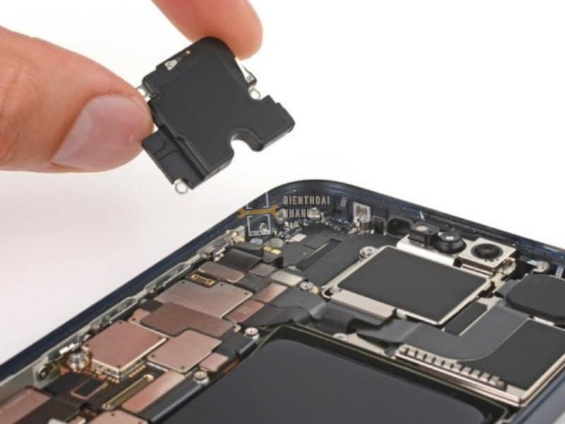Quy Trình Thay Loa Trong iPhone 15 Pro Max Tại Điện Thoại Nhanh