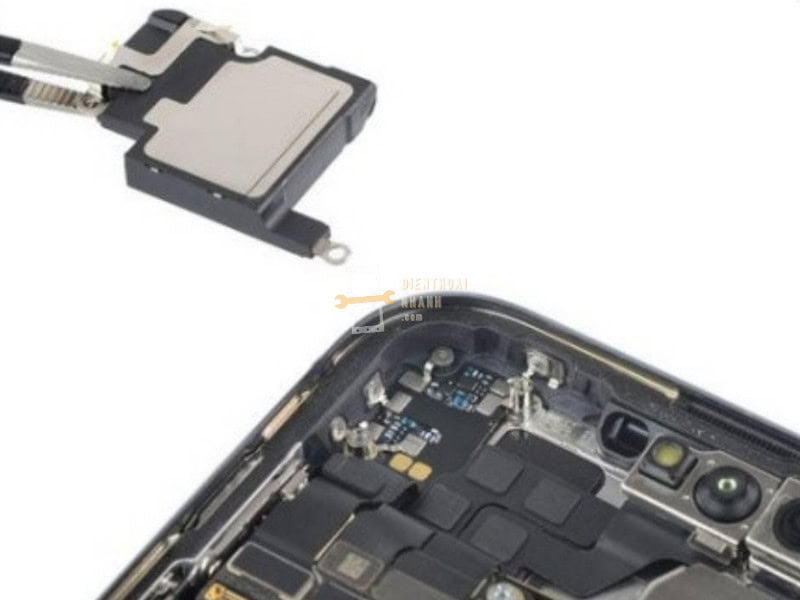 Quy Trình Thay Loa Trong iPhone 15 Pro Max Tại Điện Thoại Nhanh