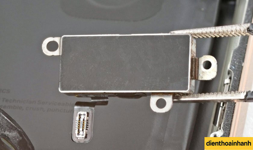 | Tháng 12 2025 Thay rung iPhone 8 Plus có làm mất chống nước không?