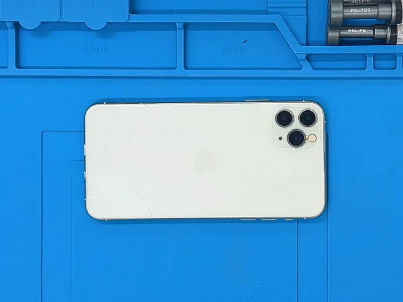 Khi nào cần thay kính lưng iPhone 11 Pro Max?