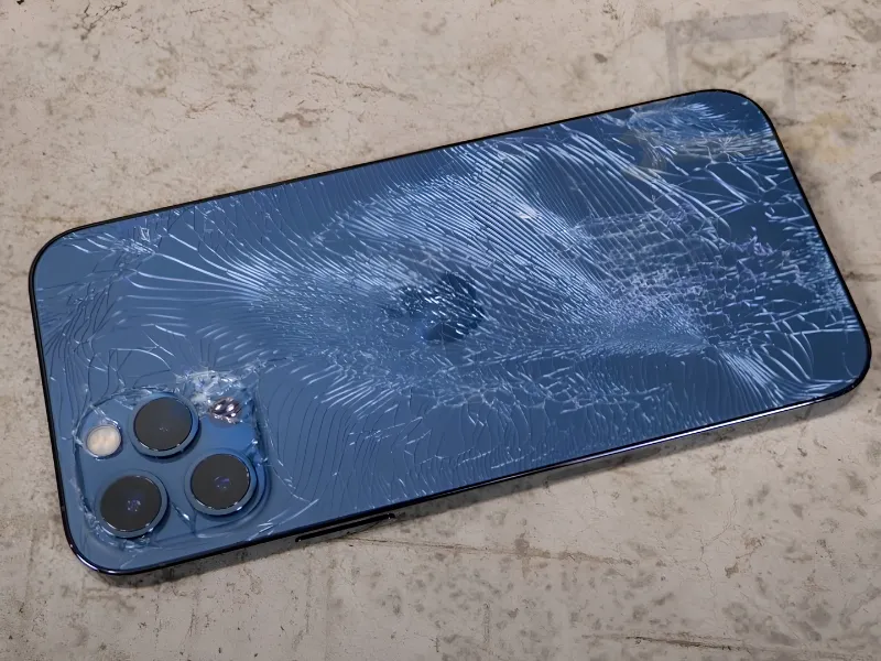 Khi nào cần thay kính lưng iPhone 12 Pro? 