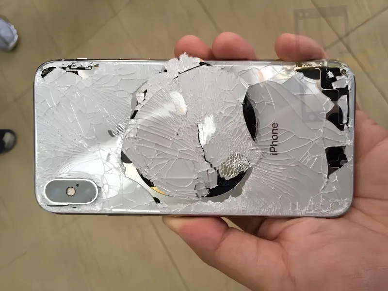 Khi nào cần thay kính mặt lưng iPhone X?
