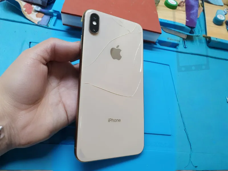 Khi nào cần thay kính mặt kính lưng iPhone XS Max?