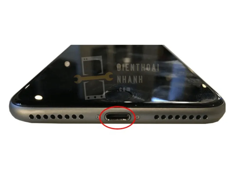 | Tháng 12 2025 Vì sao nên thay chân sạc iPhone 7 Plus tại Điện Thoại Nhanh?