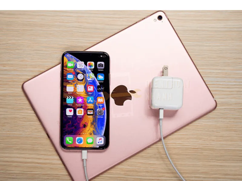 Quy trình thay chân sạc iPhone Xs Max tại Điện Thoại Nhanh