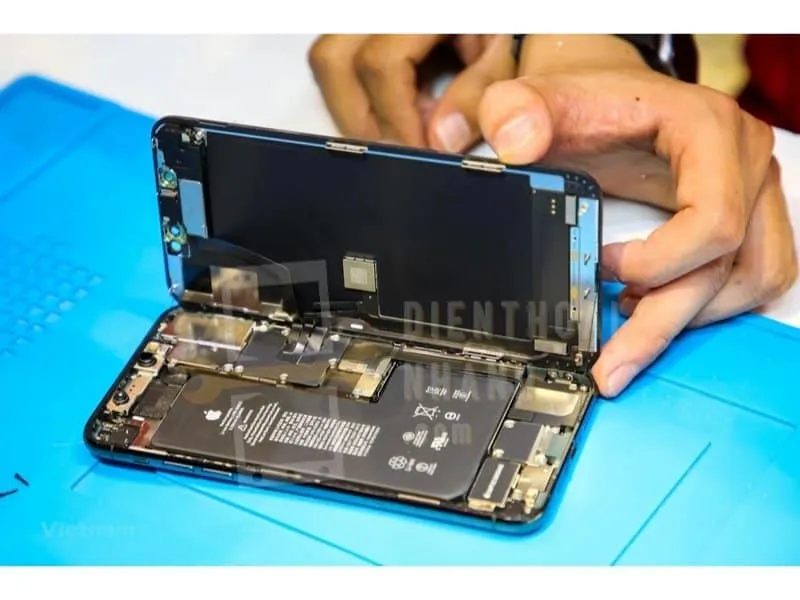 Có nên thay IC sạc iPhone XS không?