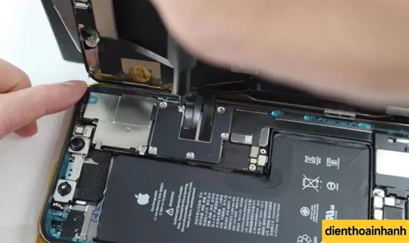 Thay IC sạc iPhone XS có ảnh hưởng gì không?