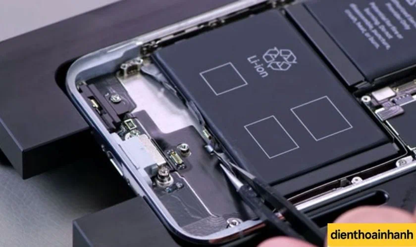 Thay IC sạc iPhone XS ở đâu uy tín, giá tốt?