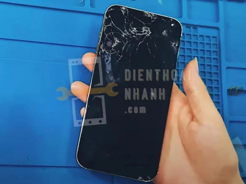 Có nên thay kính cảm ứng iPhone 12 Pro Max không?