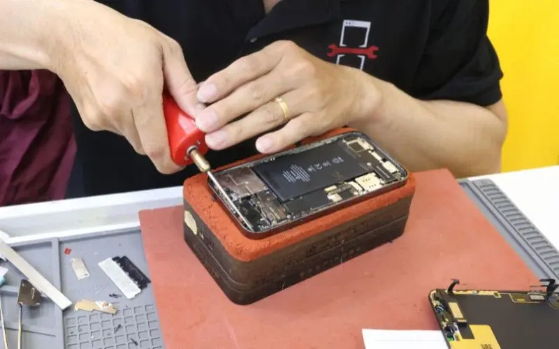 Câu Hỏi Thường Gặp Khi Thay Màn Hình iPhone 16