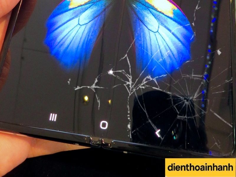 Thay Ép Kính Samsung Z Fold 1 Có Ảnh Hưởng Gì Đến Chất Lượng Máy Không?