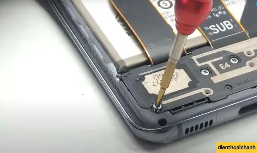 Phản Hồi Từ Khách Hàng Khi Sử Dụng Dịch Vụ Thay Vỏ Samsung S20