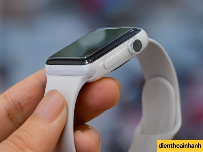 Vì Sao Nên Chọn Điện Thoại Nhanh Để Sửa Sọc Màn Hình Apple Watch Series 2?