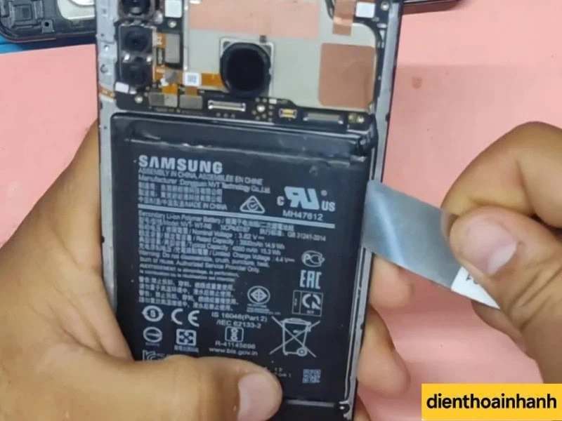 Câu hỏi thường gặp khi thay pin Samsung A20s