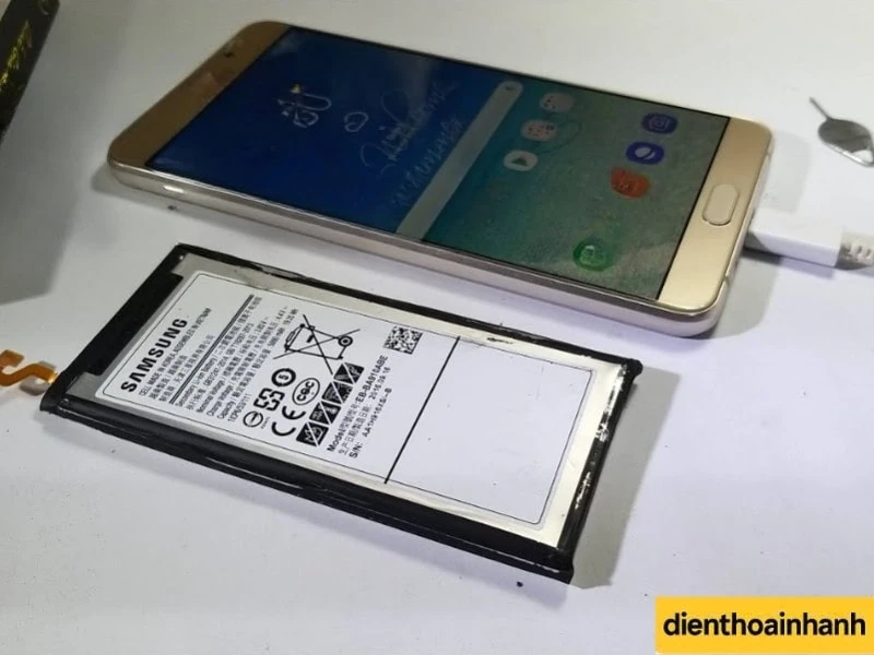 Quy trình 5 bước thay pin điện thoại Samsung A9 2018 tại Điện Thoại Nhanh