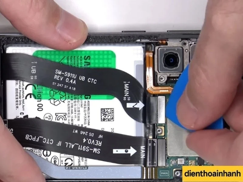 Quy trình thay pin Samsung S23 tại Điện Thoại Nhanh