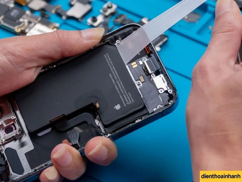 Quy Trình Thay Pin Điện Thoại Tại Điện Thoại Nhanh