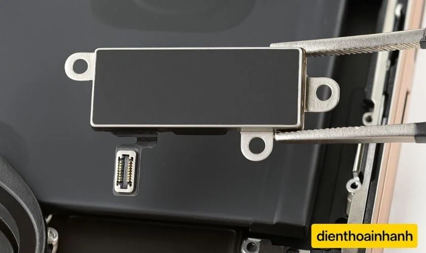 Thay Rung Điện Thoại iPhone Uy Tín, Bảo Hành 12 Tháng