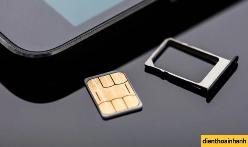 Bước 4: Tháo SIM Và Thẻ Nhớ