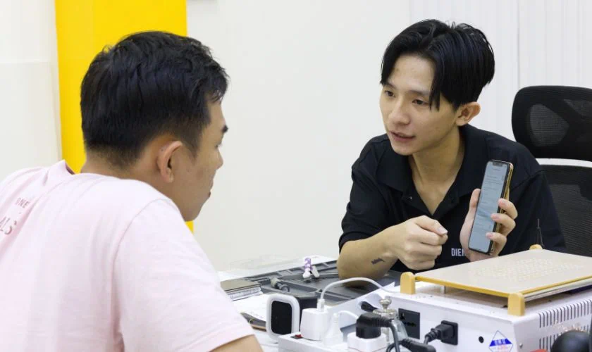 Tin Tức Thị Trường Về Giá Thay Màn Hình iPhone 12