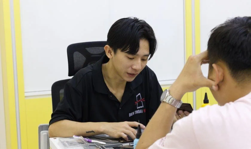 Quy Trình Thay Pin iPhone 6 Chuyên Nghiệp Tại Trung Tâm