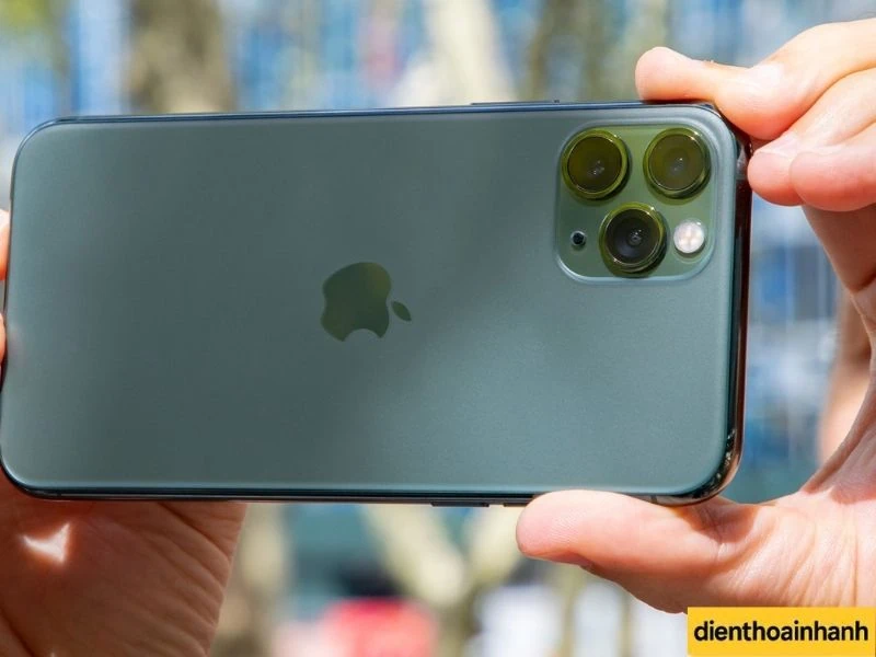 Vệ sinh cổng sạc / cổng tai nghe