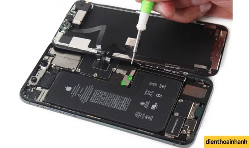 Giá thay pin iPhone 11 đã "hạ nhiệt" đáng kể so với trước đây