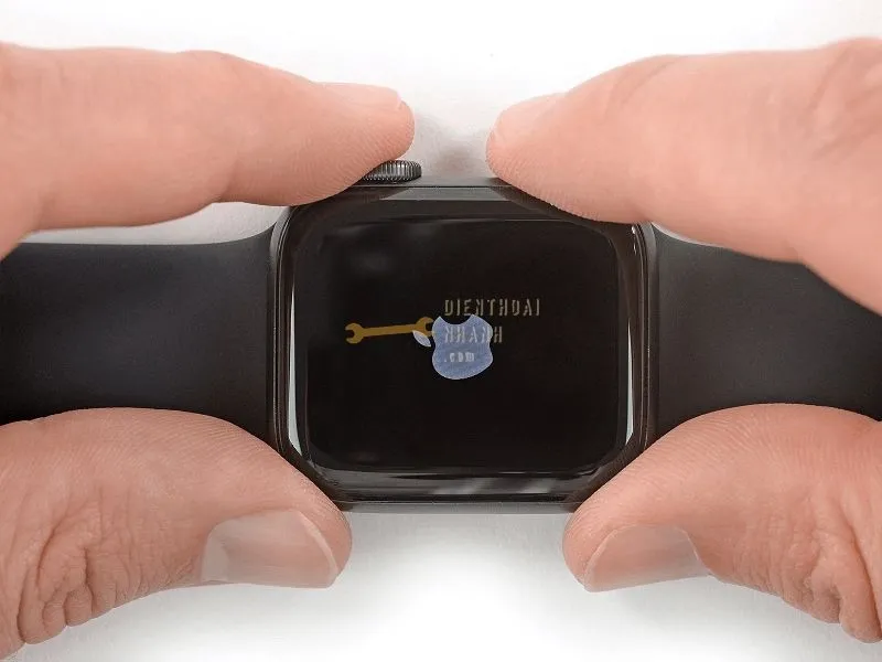 Vì sao nên thay kính cảm ứng Apple Watch tại Điện Thoại Nhanh?