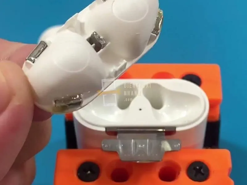 Quy Trình Thay Vỏ AirPods Tại Điện Thoại Nhanh