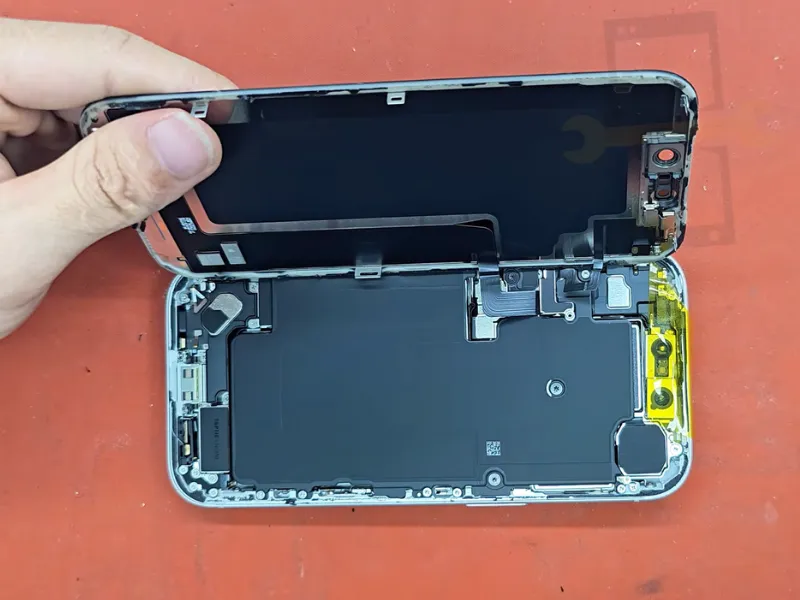 Ưu điểm khi thay màn hình iPhone 17 tại Điện Thoại Nhanh