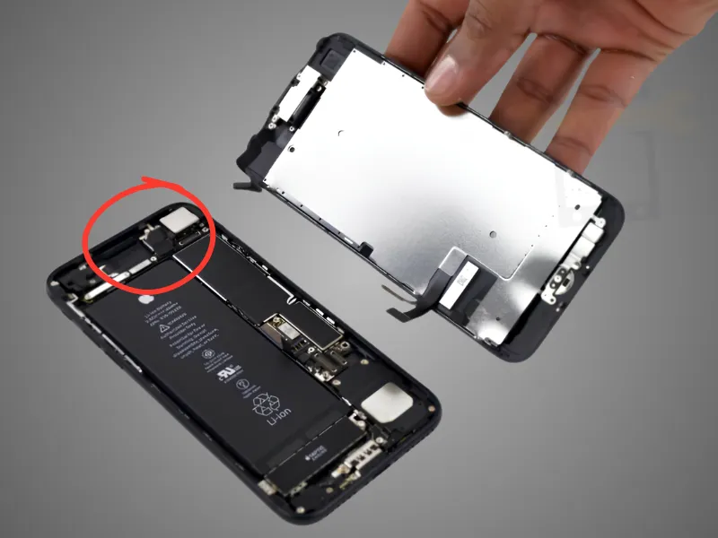 Tại sao thay màn hình bị hư Camera?