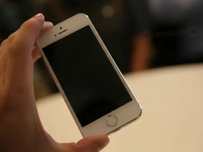 Chi phí sửa iPhone 5 bị đen màn hình
