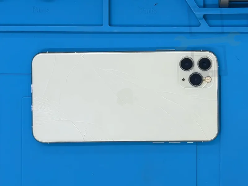 Khi nào cần thay kính lưng iPhone?
